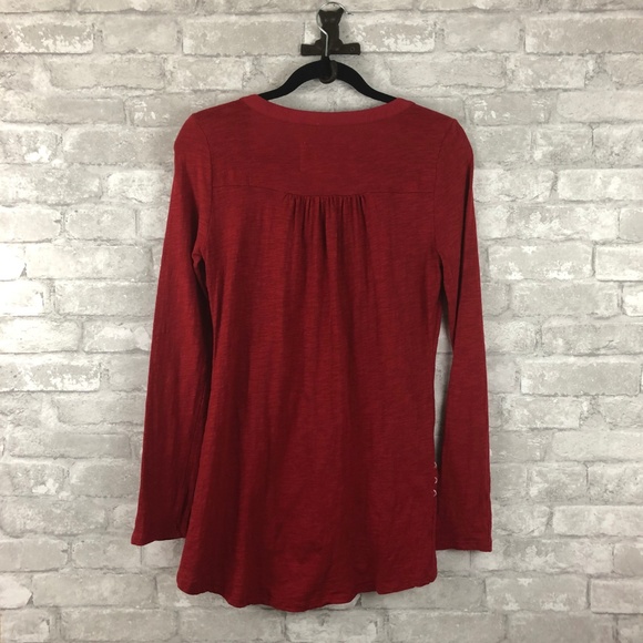 Antro: Little Yellow Button Red Catantha Tee - Picture 6 of 7